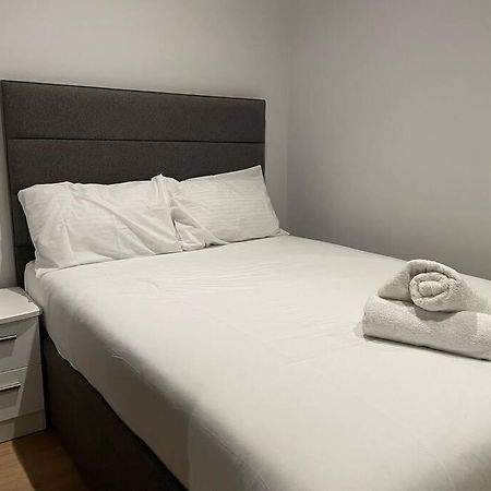 Monthly Stays 1Bed Serviced Studio Apartment Free Wifi & Netflix Whitechapel London Perfect For Solo & Coupled Guests Bagian luar foto