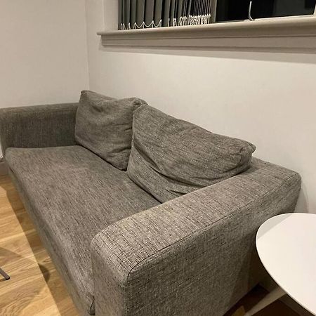 Monthly Stays 1Bed Serviced Studio Apartment Free Wifi & Netflix Whitechapel London Perfect For Solo & Coupled Guests Bagian luar foto